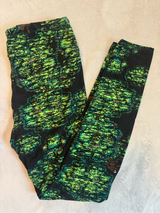 LuLaRoe Pants - LuLaRoe Unicorn Print Black Green Hiding Bigfoot Sasquatch Leggings One Size OS